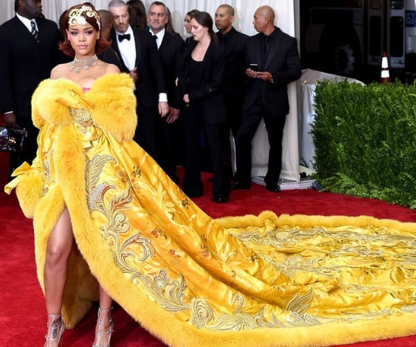 riri met gala Ubieraj się klasycznie